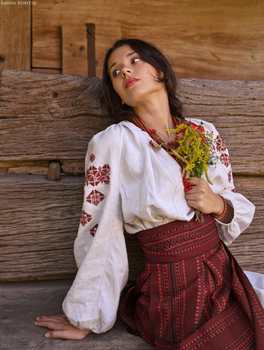 Girls in Slavic costumes in Brisbane