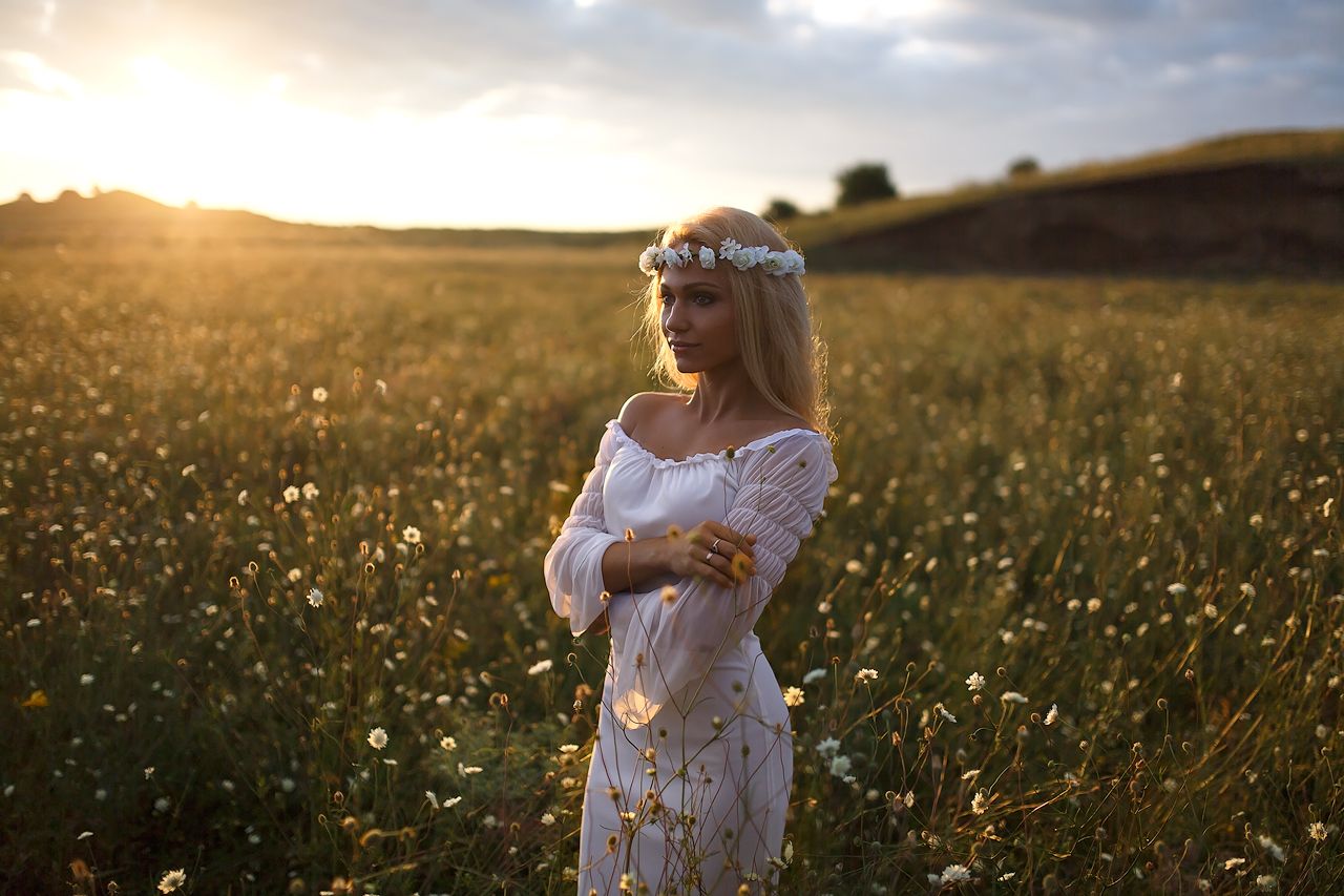 Girls in Slavic costumes in Brisbane
