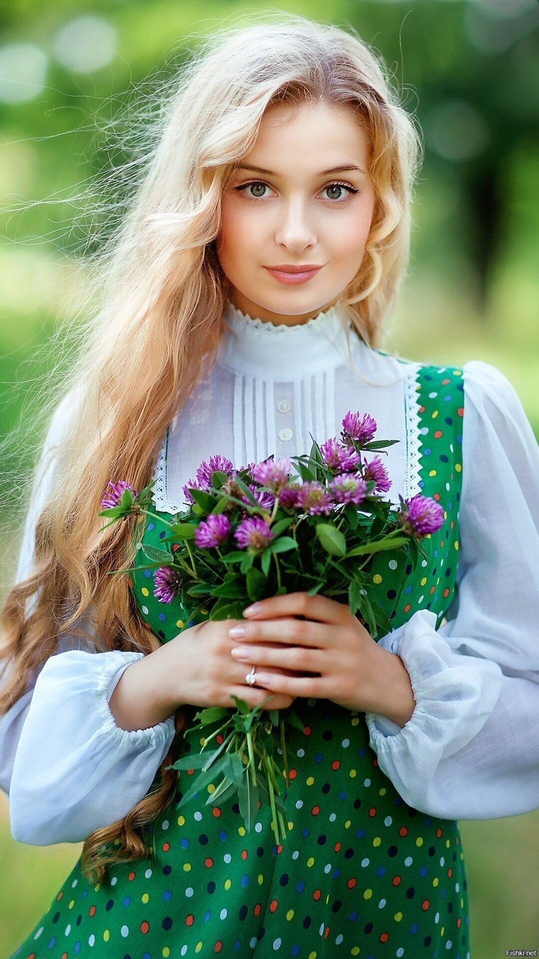 Girls in Slavic costumes in Brisbane
